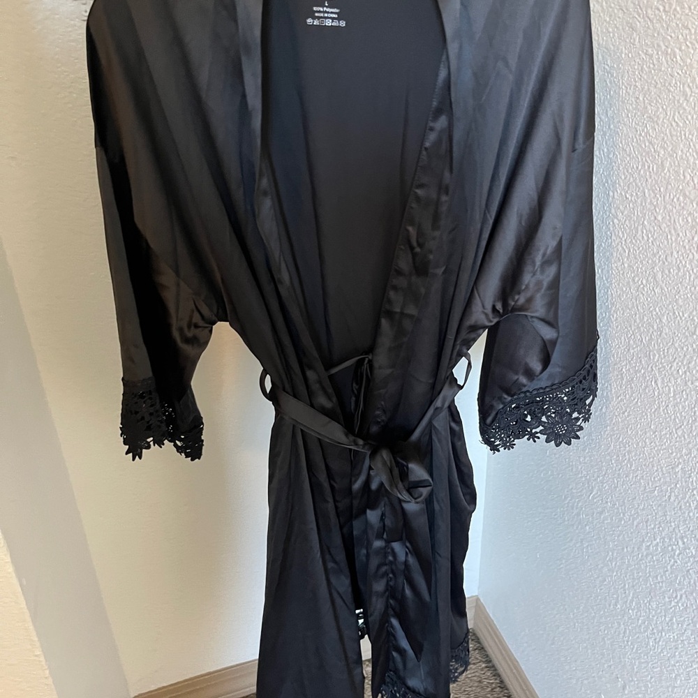 Black Robe w/ Pockets